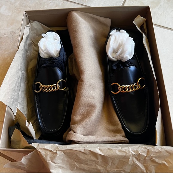 BURBERRY Solway L gold-chained black leather loafer - Picture 5 of 9